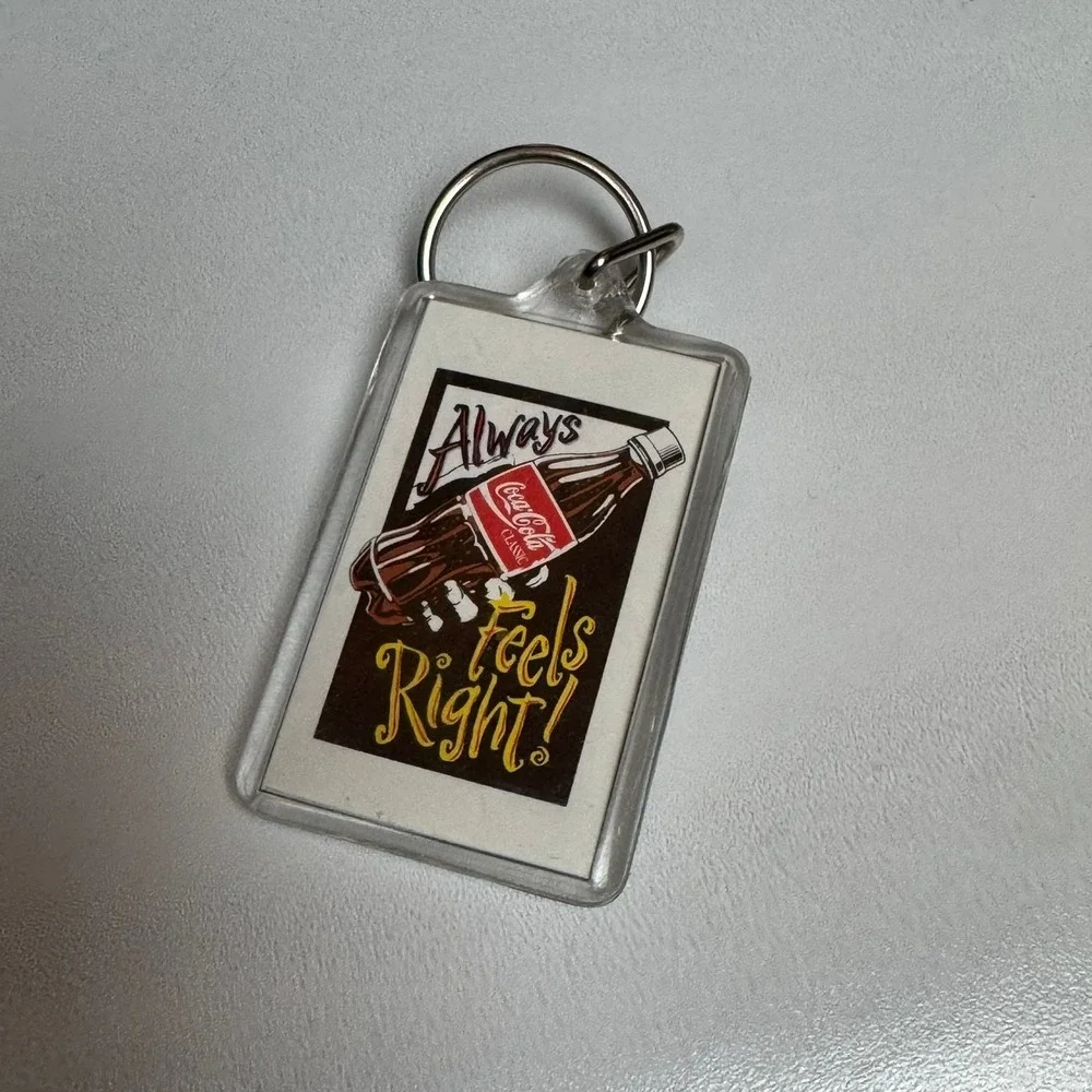 Coca Cola‎ Keychain Always Feels Right Classic Bottle Vintage Style Collectible